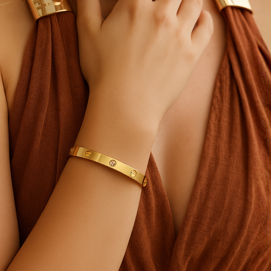 Luxury Gold Screw-Style Diamond Bracelet