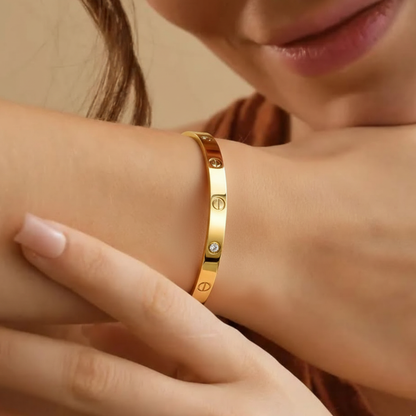 Luxury Gold Screw-Style Diamond Bracelet